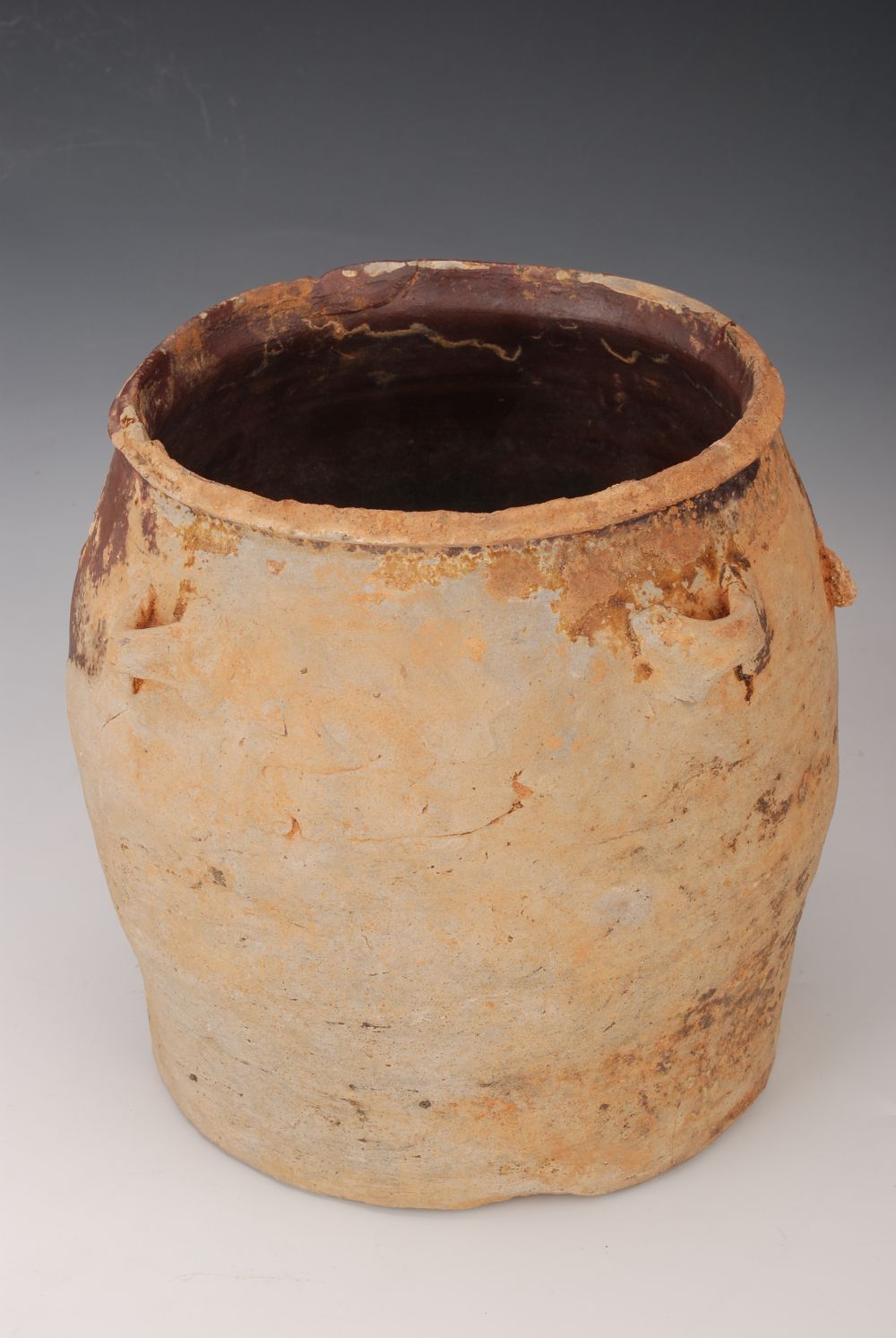 南朝酱釉唇口四系陶罐