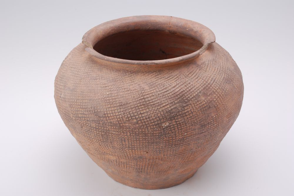 战国拍印方格纹卷唇陶罐