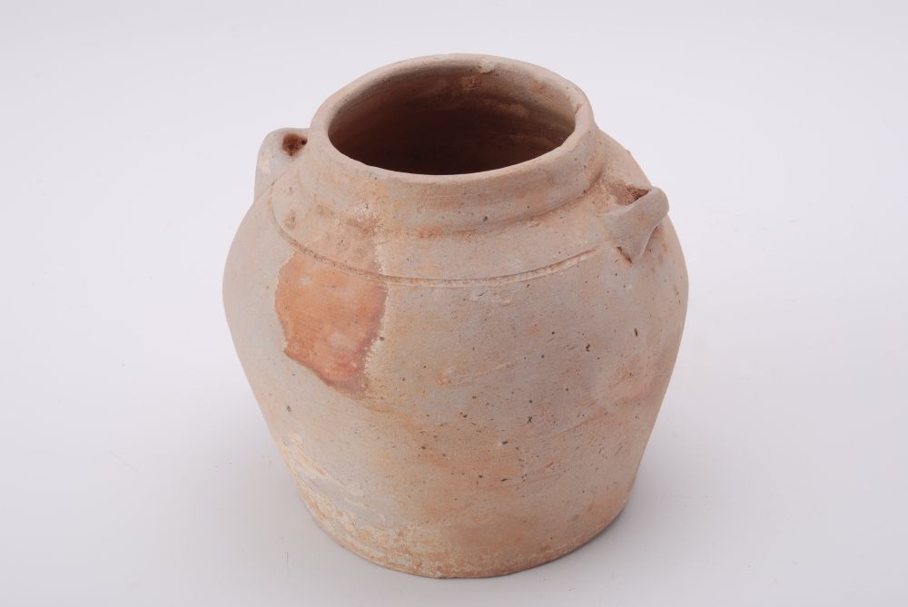 汉弦纹敛口双系平底陶罐