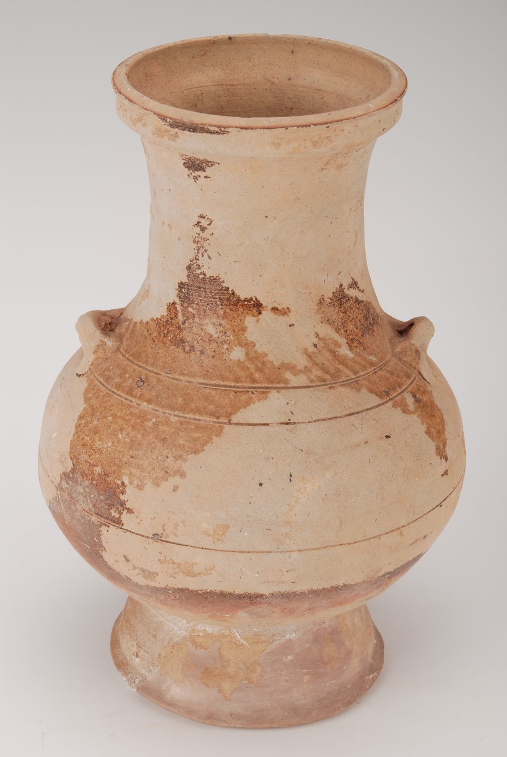 汉青釉弦纹盘口双系陶壶