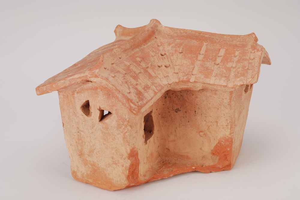 汉曲尺形三脊陶屋