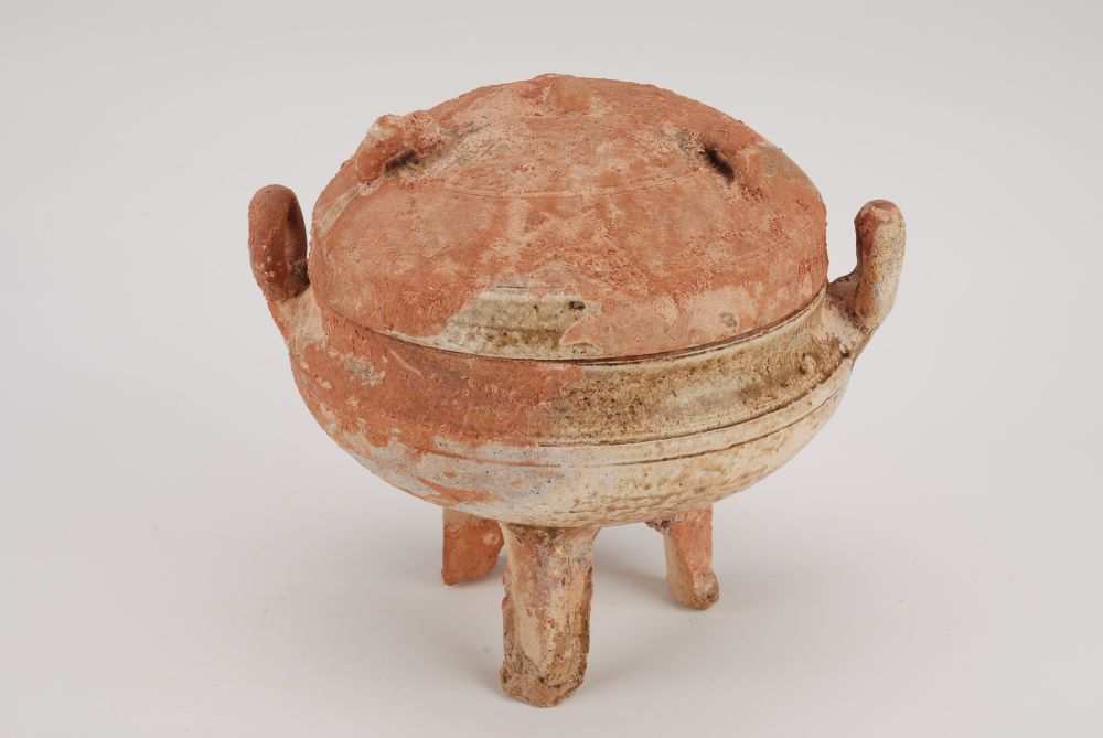 青釉双系三足带盖陶鼎