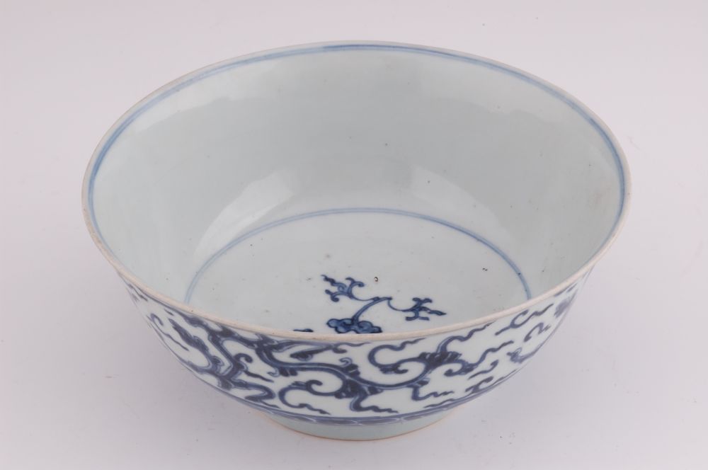 青花夔龙纹碗