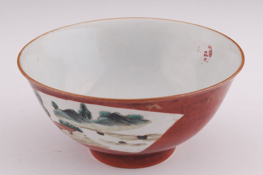 珊瑚红地粉彩描金开光山水纹碗