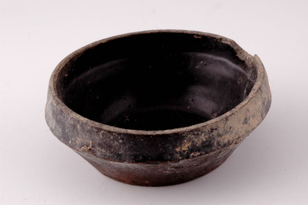 黑釉钵